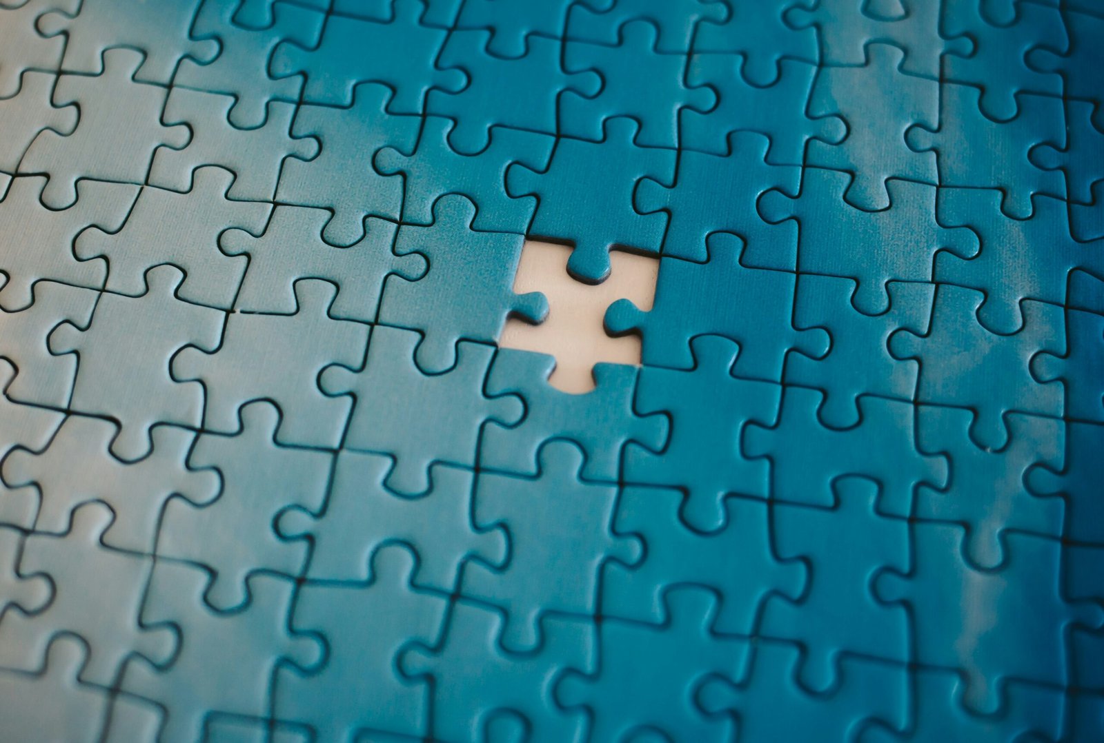 Puzzle pieces fitting together, representing combining multiple trade assets into one consolidated deal